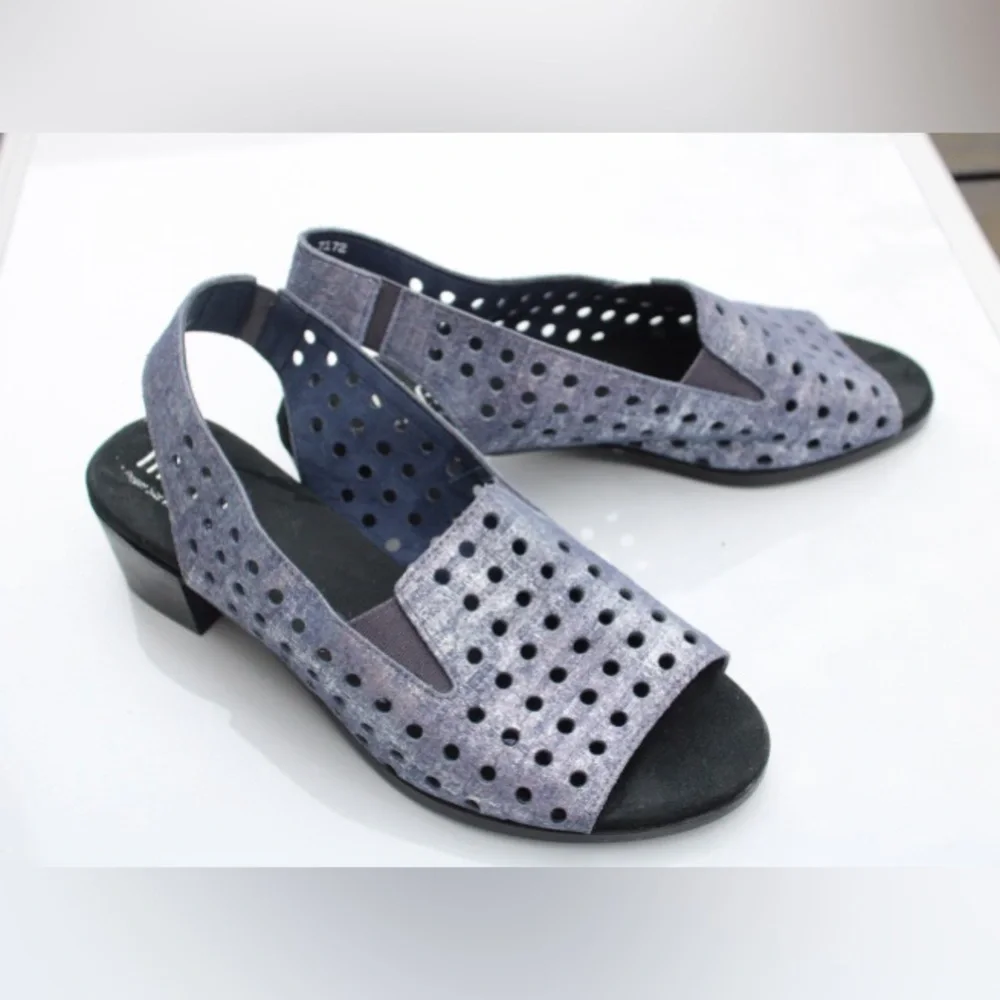 Munro Mickee sling back sandals